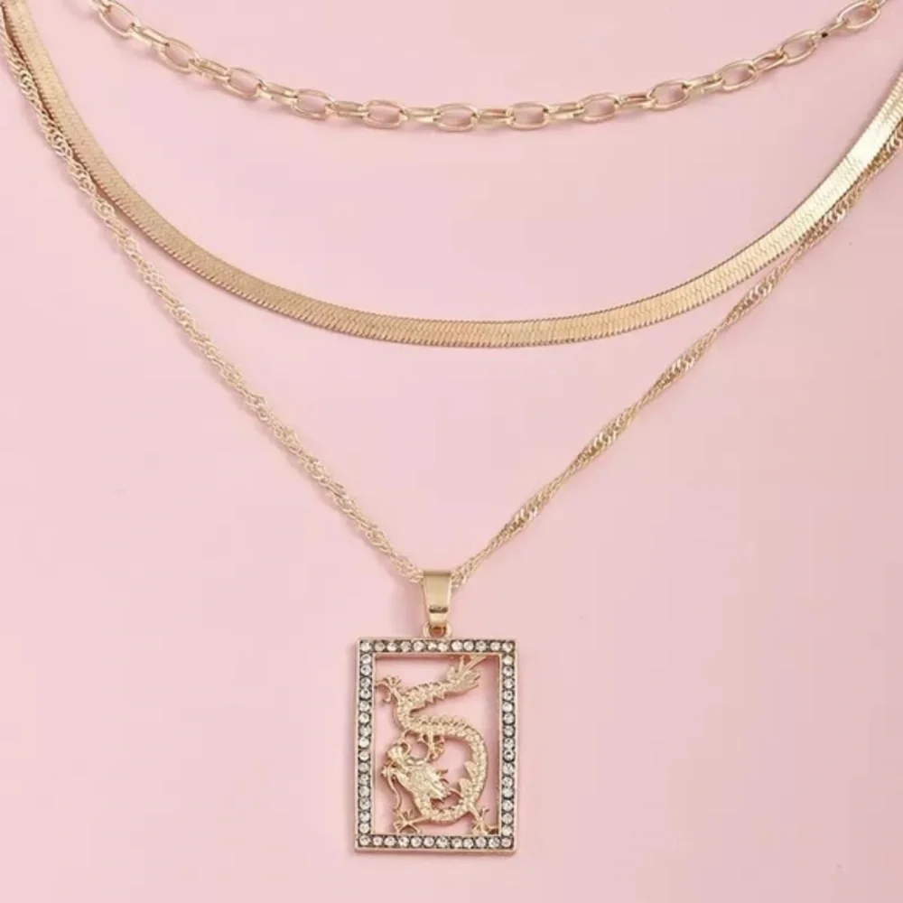 3/$30💛 Multi Layered Dragon Charm Necklace